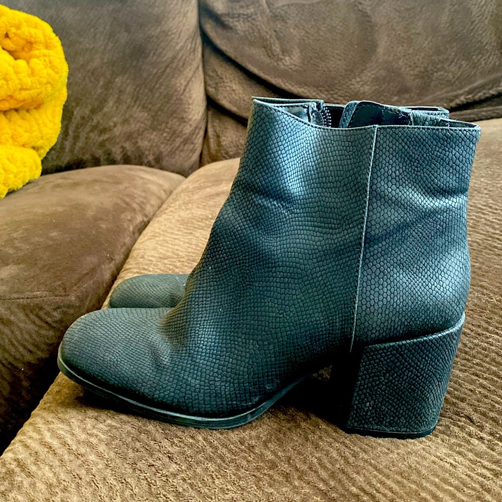 Woman’s heeled boots